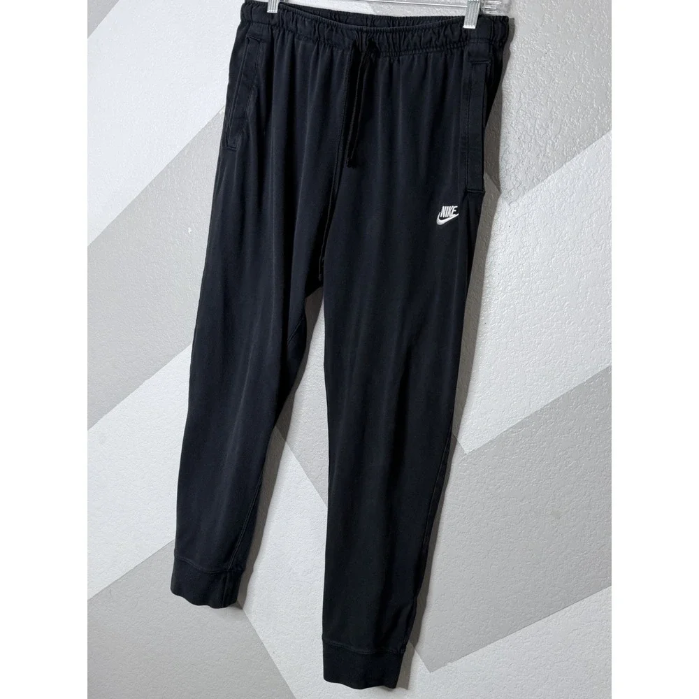 Nike sportswear club